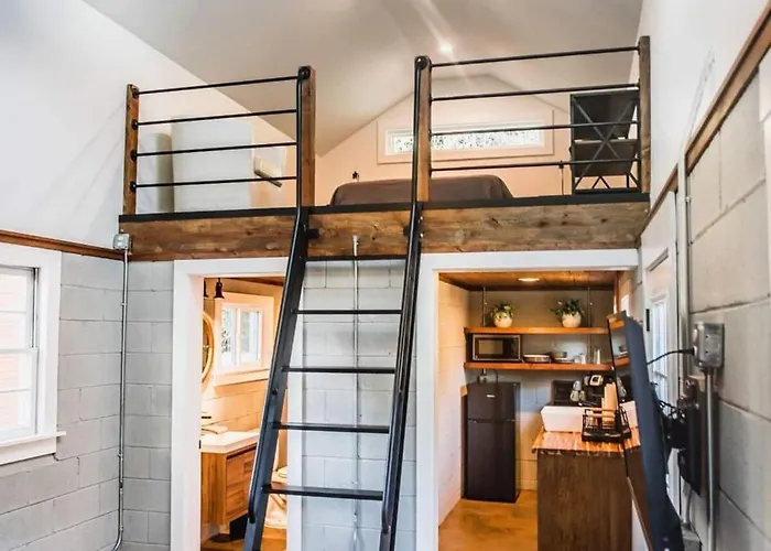 Guest house Industrial Loft W Fire Pit Walk To Dining North Charleston