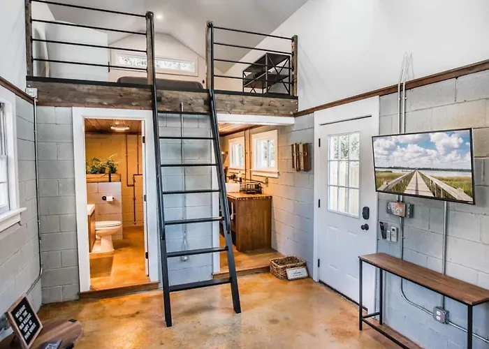 Guest house Industrial Loft W Fire Pit Walk To Dining North Charleston