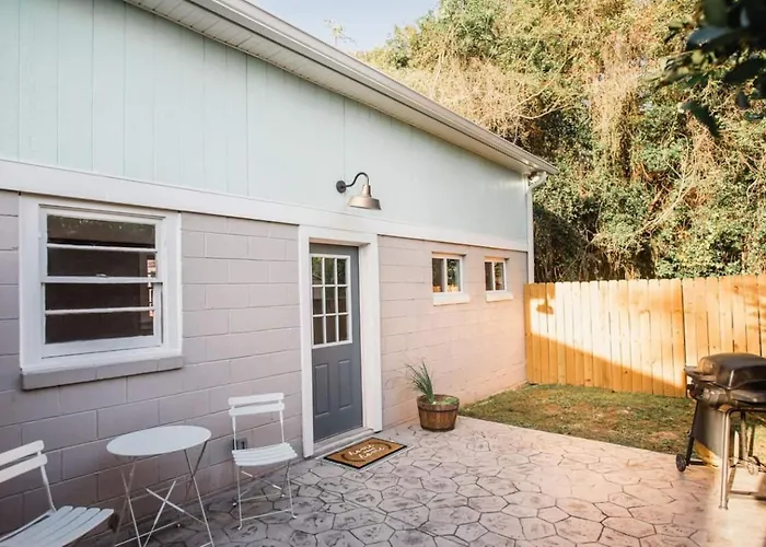 Guest house Industrial Loft W Fire Pit Walk To Dining 3*