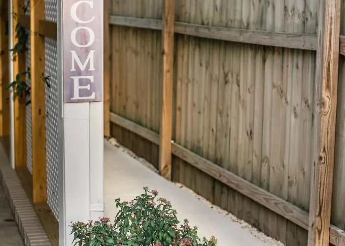 Guest house Industrial Loft W Fire Pit Walk To Dining North Charleston
